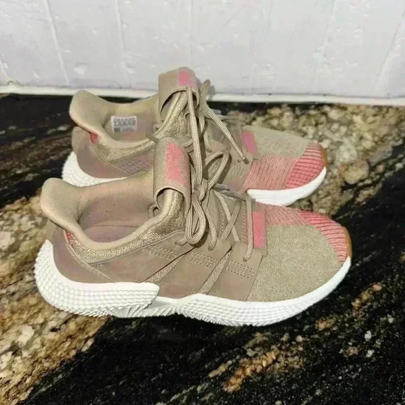 Adidas Sneakers Beige Pink Size US 4 Girls / 5.5 Women’s - Picture 3 of 14